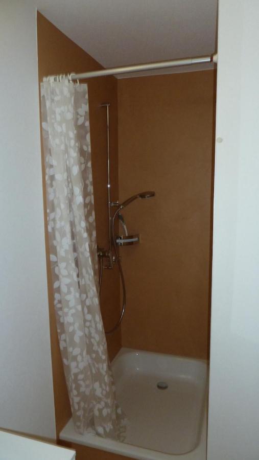 Holzji Apartment Glis Luaran gambar